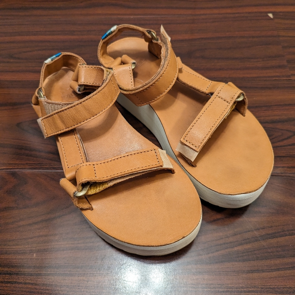 Teva flatform universal crafted tan